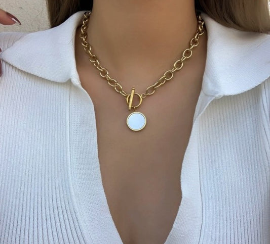 18K Round Shell Pendant Chain Necklace